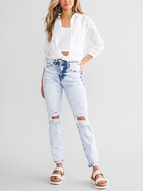 Willow & Root from Buckle Light Blue Washed Jeans with Knee Rips
